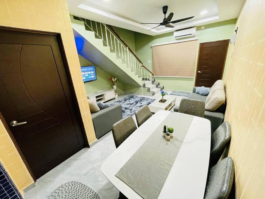 Cozy Retreat 5min Aeonpalm Resort15min Senai Airport * Kulai