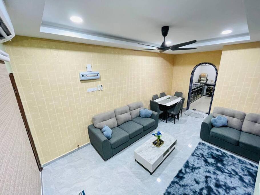 Cozy Retreat 5min Aeonpalm Resort15min Senai Airport Holiday home Kulai